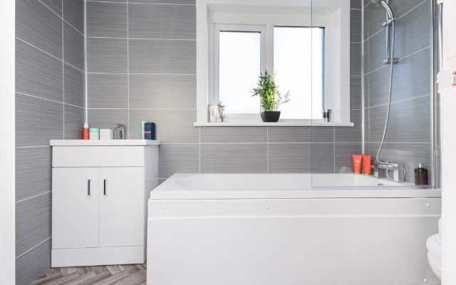 Bathroom renovation by MQ